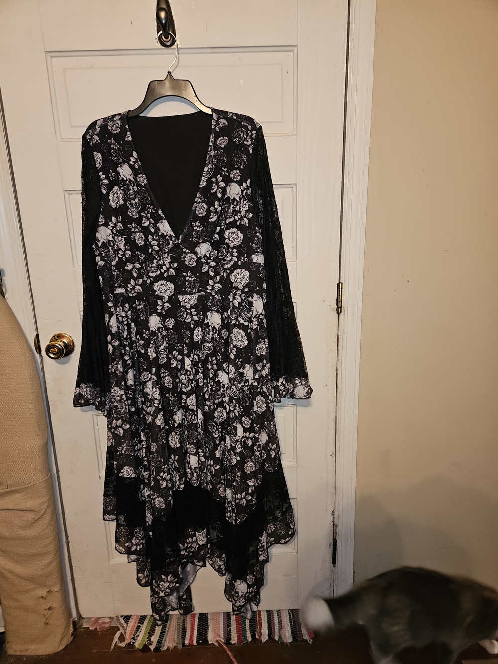 SHEIN Black & White Floral Asymmetrical V-Neck Dress